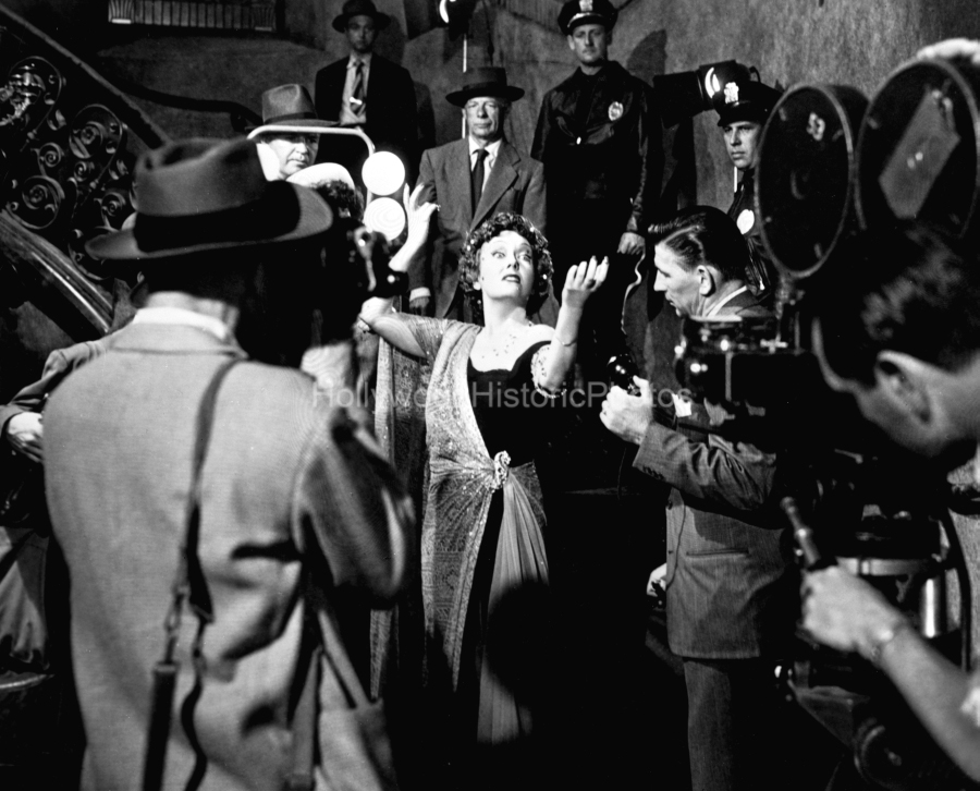 Sunset Boulevard 1950 2 Gloria Swanson ready for my close up.jpg